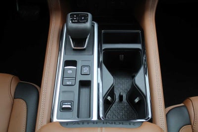 2025 Nissan Pathfinder Platinum FWD