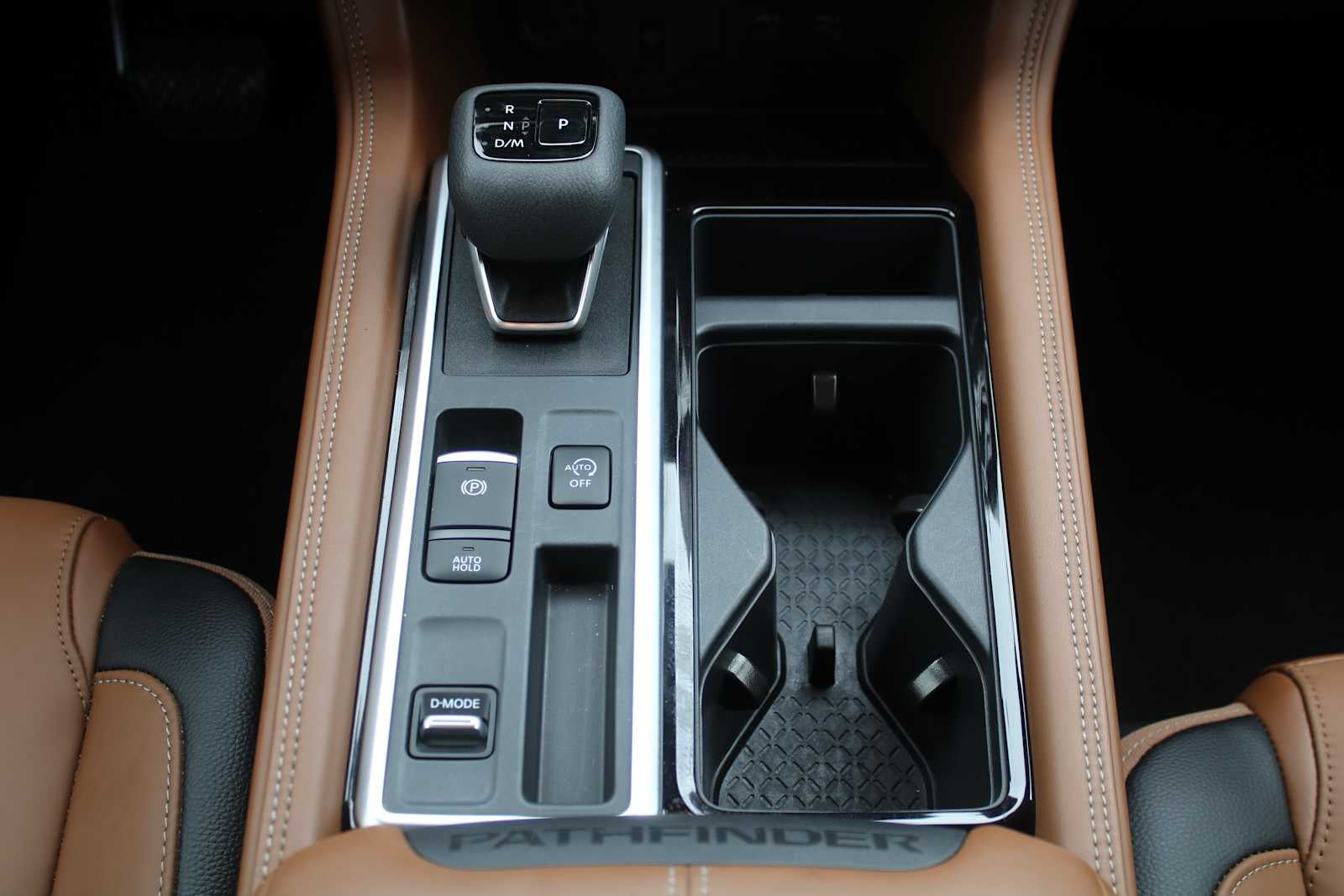 2025 Nissan Pathfinder Platinum FWD