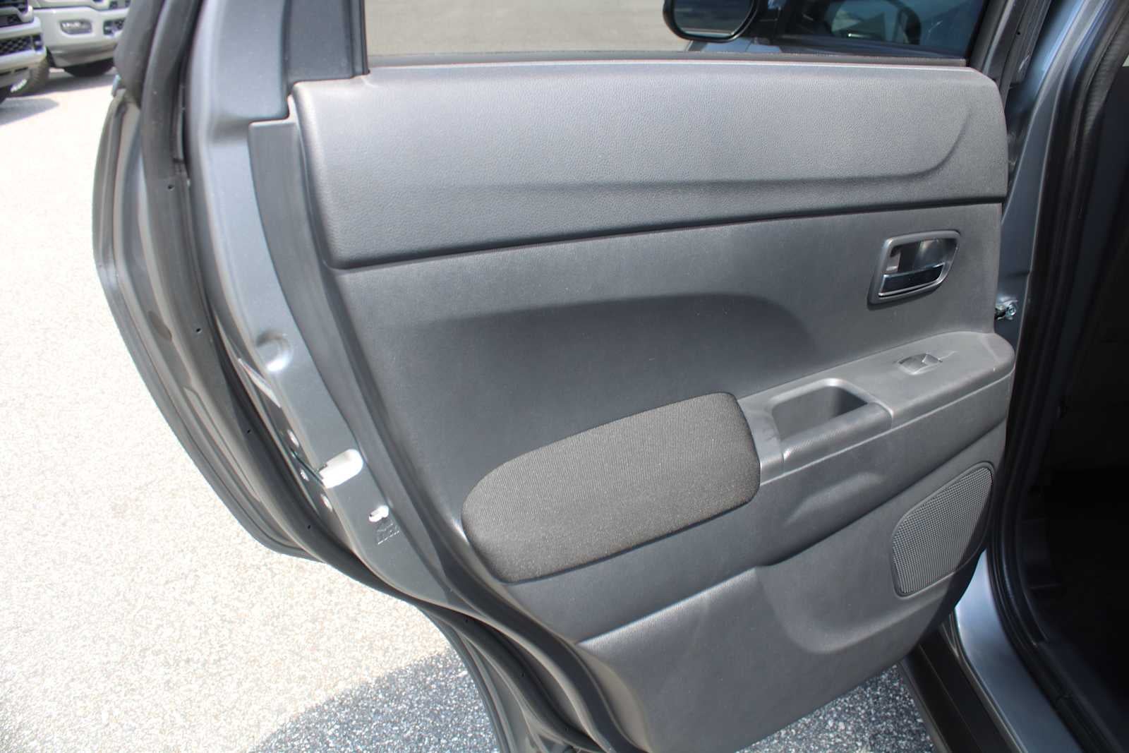 2025 Mitsubishi Outlander Sport LE