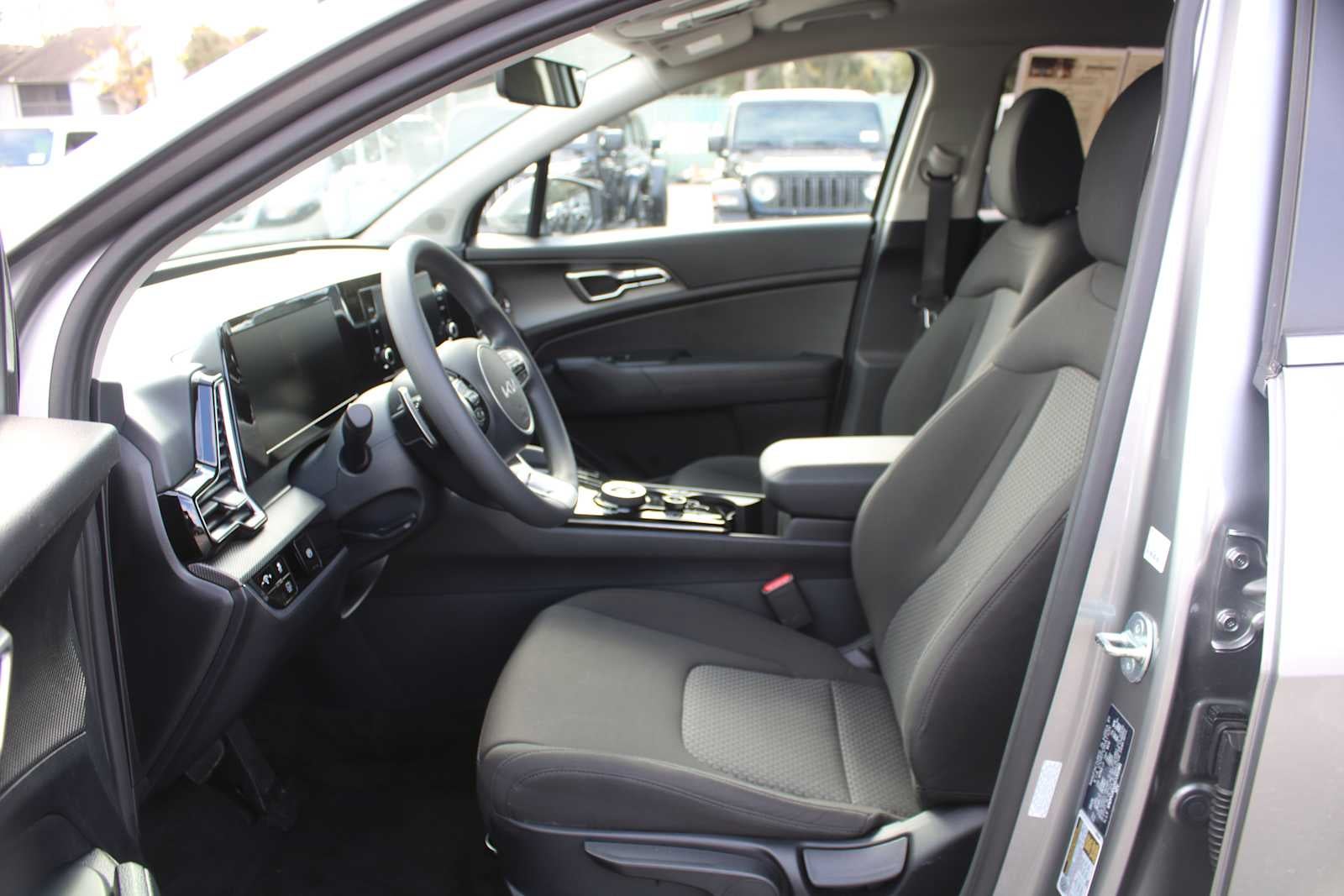 2025 Kia Sportage Hybrid LX