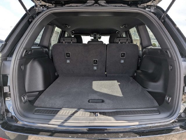 2027 Jeep Grand Cherokee Laredo