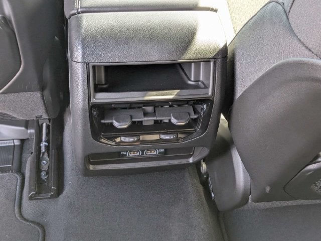 2027 Jeep Grand Cherokee Laredo
