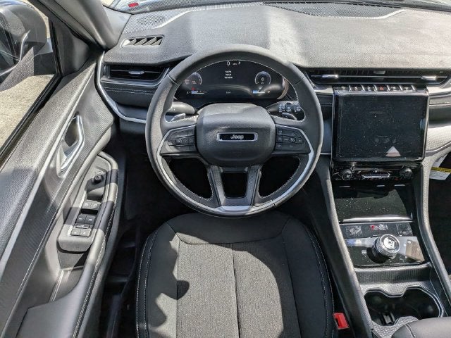 2027 Jeep Grand Cherokee Laredo