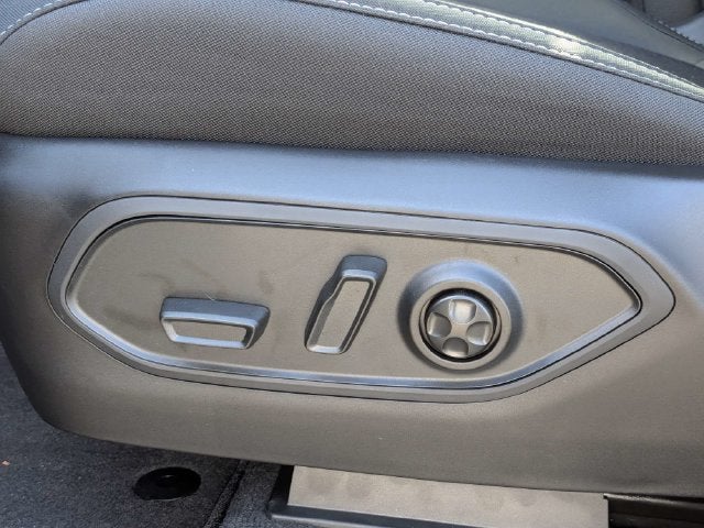 2027 Jeep Grand Cherokee Laredo