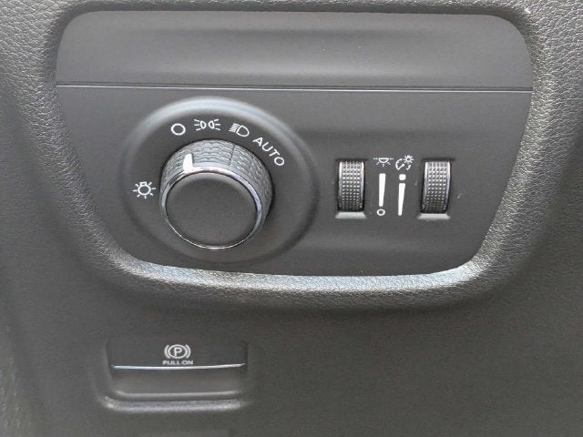 2027 Jeep Grand Cherokee Laredo