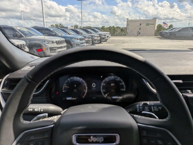 2027 Jeep Grand Cherokee Laredo