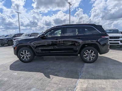 2027 Jeep Grand Cherokee Laredo