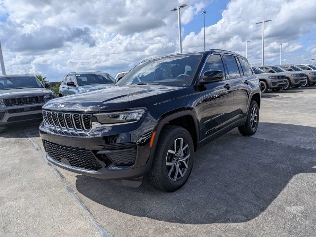 2027 Jeep Grand Cherokee Laredo