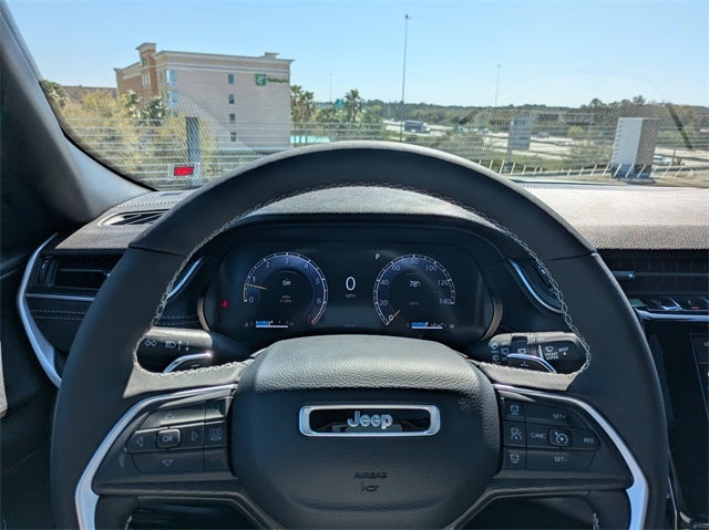 2025 Jeep Grand Cherokee Laredo