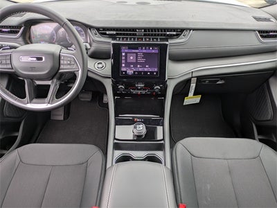 2025 Jeep Grand Cherokee Base