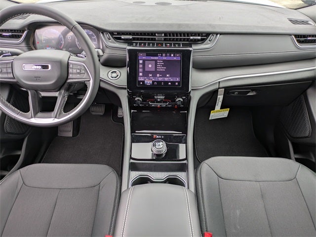 2025 Jeep Grand Cherokee Base