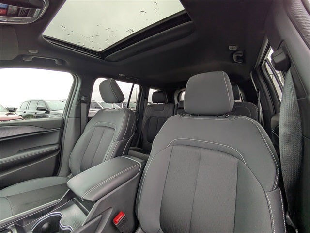 2025 Jeep Grand Cherokee Base