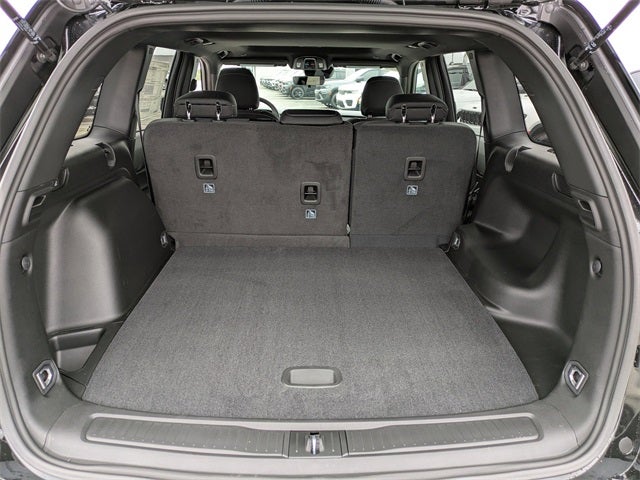 2025 Jeep Grand Cherokee Base