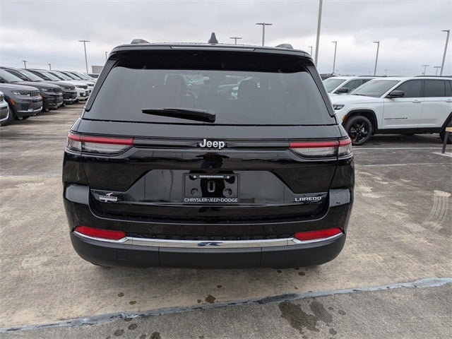 2025 Jeep Grand Cherokee Base