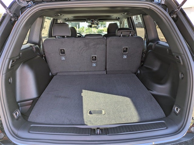 2025 Jeep Grand Cherokee Base