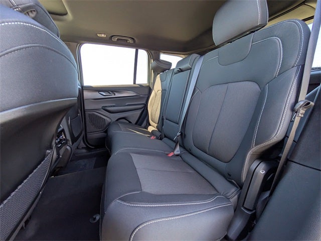 2025 Jeep Grand Cherokee Base