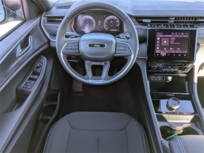 2025 Jeep Grand Cherokee Base