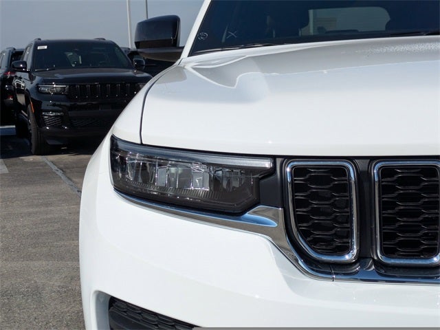 2025 Jeep Grand Cherokee Base