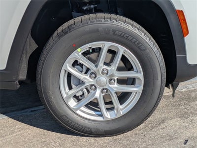 2025 Jeep Grand Cherokee Base