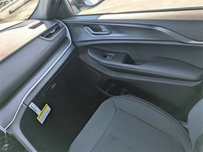 2025 Jeep Grand Cherokee Base