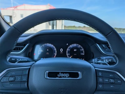 2025 Jeep Grand Cherokee Base