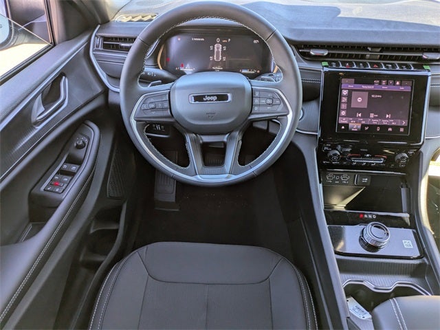 2025 Jeep Grand Cherokee Base