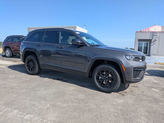 2026 Jeep Grand Cherokee Laredo Altitude