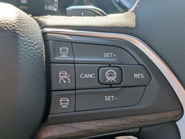 2026 Jeep Grand Cherokee Laredo Altitude
