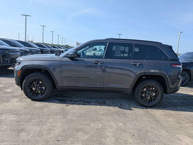 2026 Jeep Grand Cherokee Laredo Altitude
