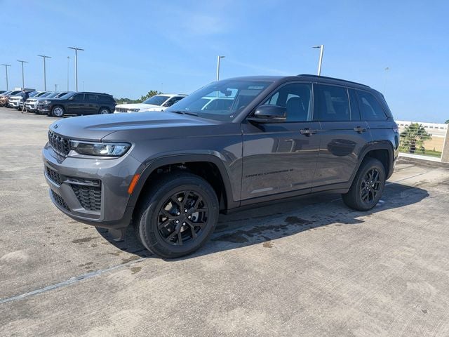 2026 Jeep Grand Cherokee Laredo Altitude