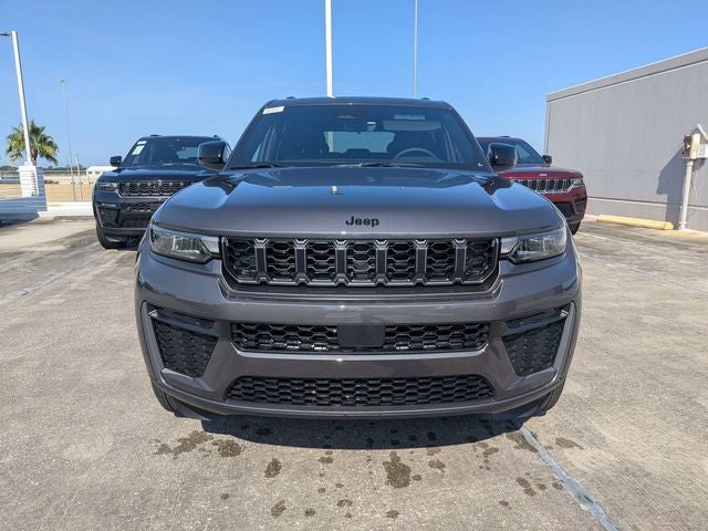 2026 Jeep Grand Cherokee Laredo Altitude