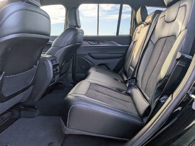 2027 Jeep Grand Cherokee Laredo Altitude