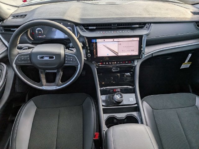 2027 Jeep Grand Cherokee Laredo Altitude
