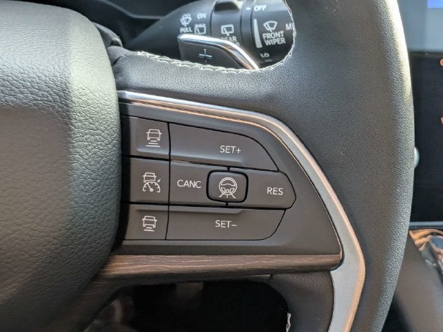 2027 Jeep Grand Cherokee Laredo Altitude