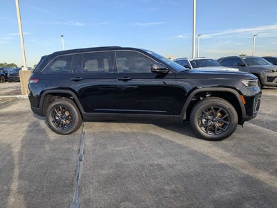 2027 Jeep Grand Cherokee Laredo Altitude