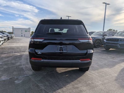 2027 Jeep Grand Cherokee Laredo Altitude