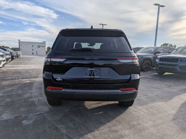 2027 Jeep Grand Cherokee Laredo Altitude