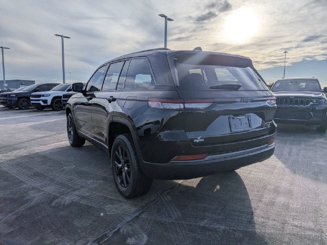2027 Jeep Grand Cherokee Laredo Altitude
