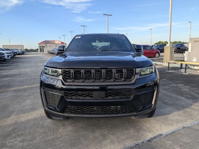 2027 Jeep Grand Cherokee Laredo Altitude