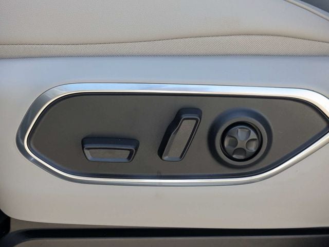 2026 Jeep Grand Wagoneer Base