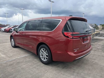 2027 Chrysler Pacifica Select