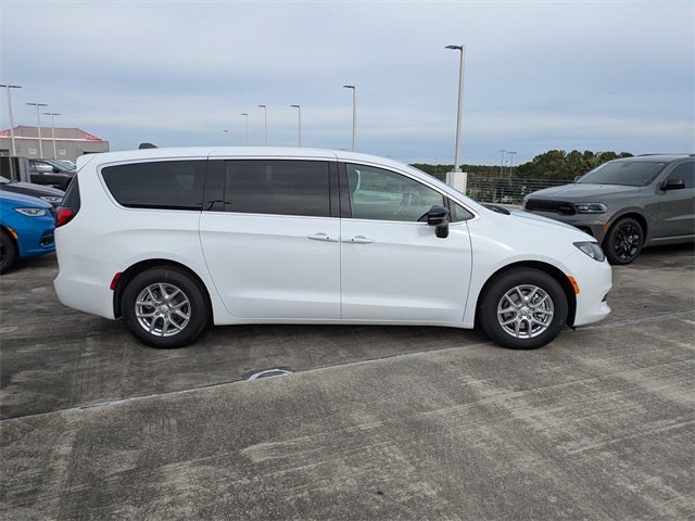 2026 Chrysler Voyager LX