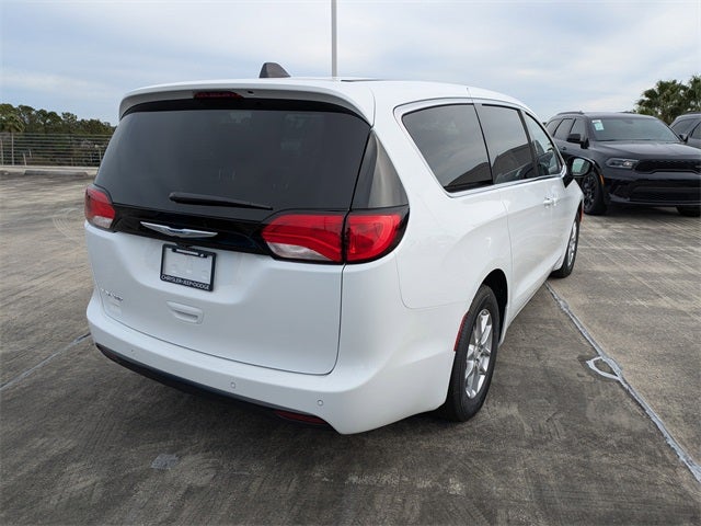 2026 Chrysler Voyager LX