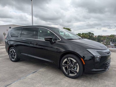 2027 Chrysler Pacifica Limited