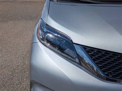 2017 Toyota Sienna SE Premium 8 Passenger