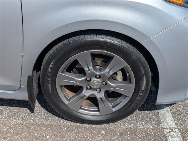 2017 Toyota Sienna SE Premium 8 Passenger