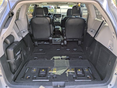 2017 Toyota Sienna SE Premium 8 Passenger