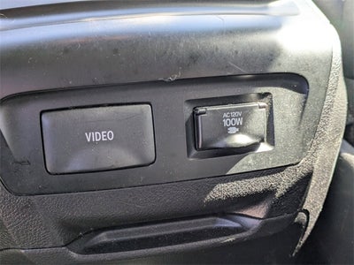 2017 Toyota Sienna SE Premium 8 Passenger