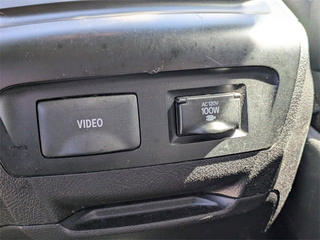 2017 Toyota Sienna SE Premium 8 Passenger