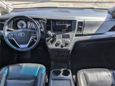 2017 Toyota Sienna SE Premium 8 Passenger